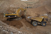 CAT-385 ~ KOMATSU-HD605 ~ CAT-330L